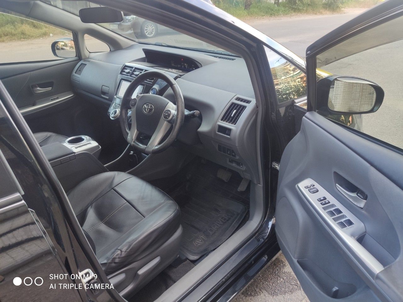 Toyota Prius Alpha: фото владельца