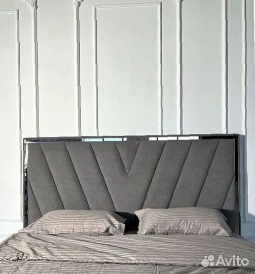 Кровать двуспальная новая мягкая