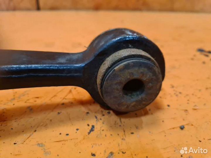 Рычаг подвески верхний передний правый Cadillac