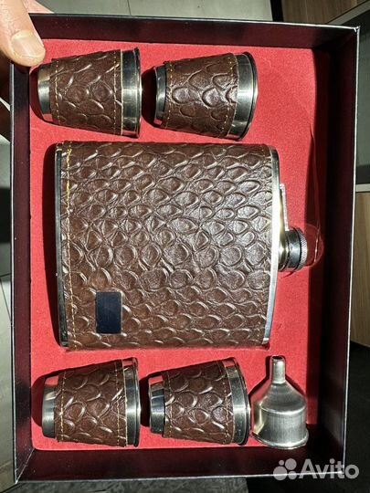 Фляжка и рюмки подарочный набор