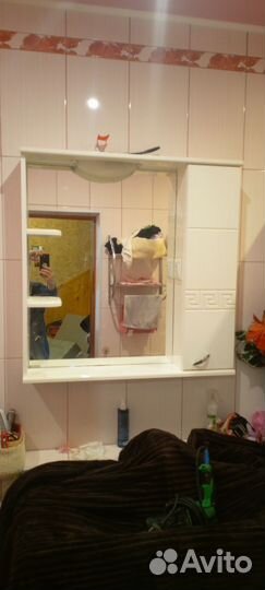 Зеркало с подсветкой и полками