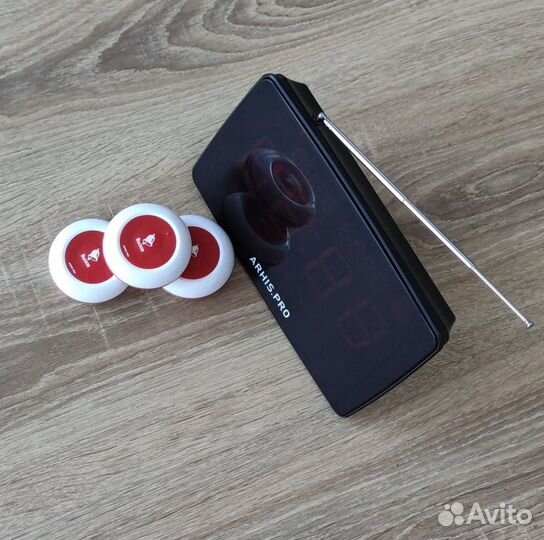 Кнпока вызова официанта и табло отображения вызова