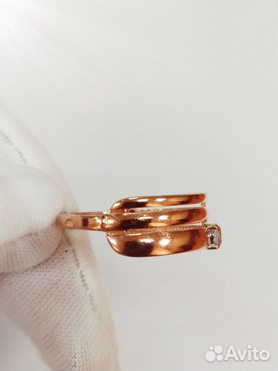 Золотое кольцо с камнем 19р