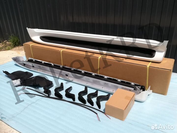 Пороги Toyota Land Cruiser 200 бел подсветка