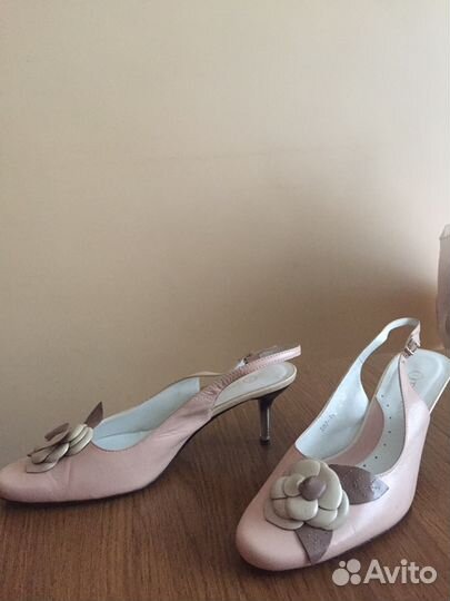 Босоножки кожаные новые