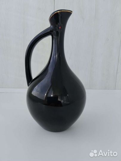 Фарфоровый кувшин