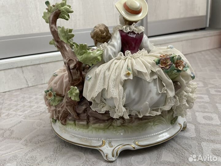 Фарфоровая статуэтка девушки unterweissbach