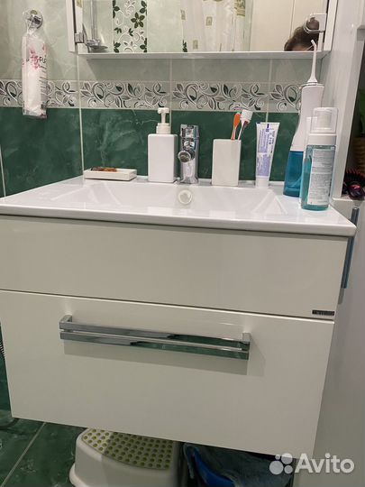 Умывальник с тумбой подвесной