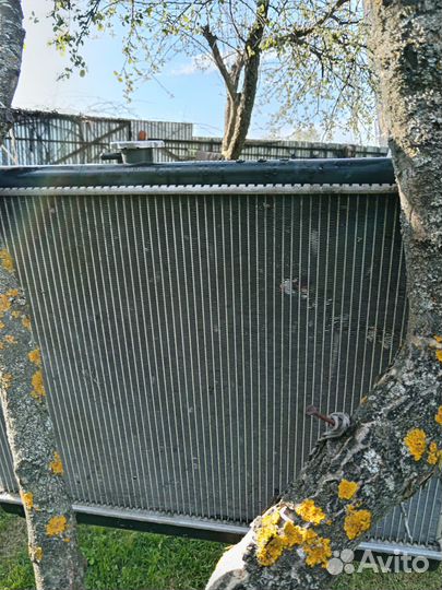 Радиатор охлаждения на Митсубиси Монтеро3(Паджеро3