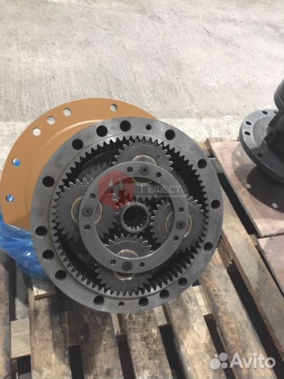 Поворотный редуктор Hyundai R55W-9 31M8-10140