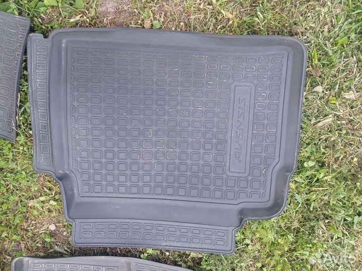 Комплект резиновых ковриков для Toyota Avensis 3