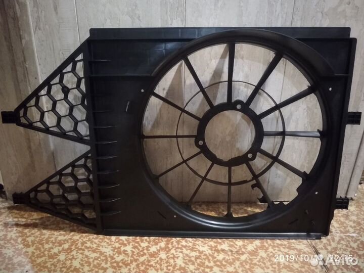 Диффузор радиатора WV Polo