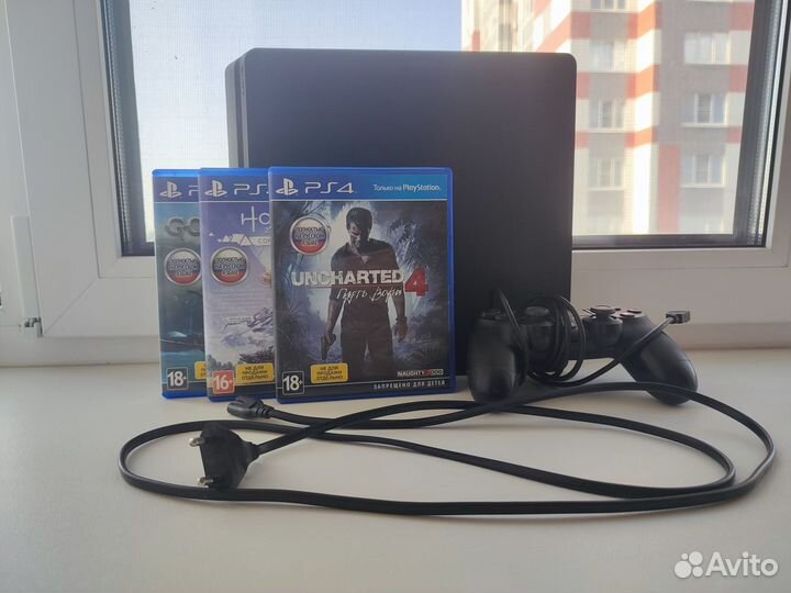 Sony PlayStation 4 Slim 500 гб + 3 игры