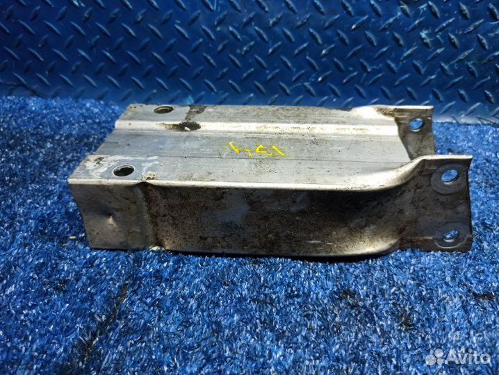 Кронштейн усилителя бампера передний левый