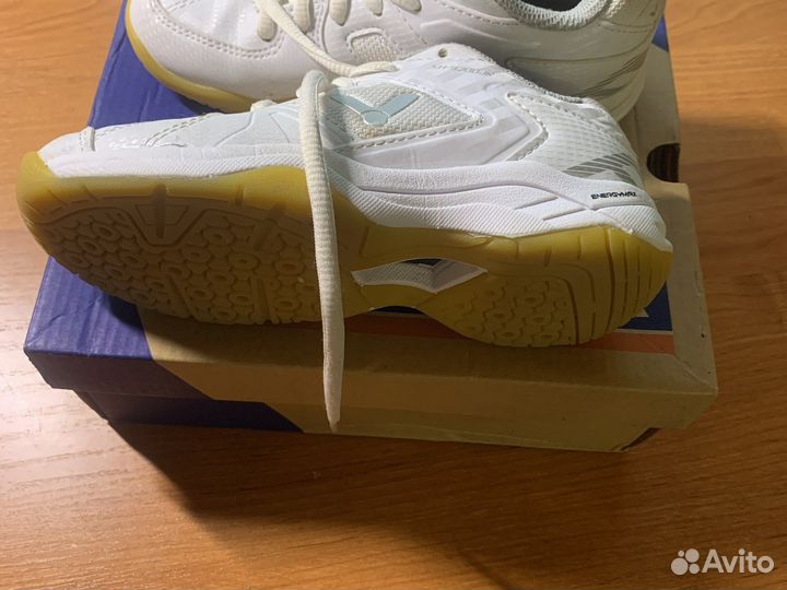 Кроссовки для девочки