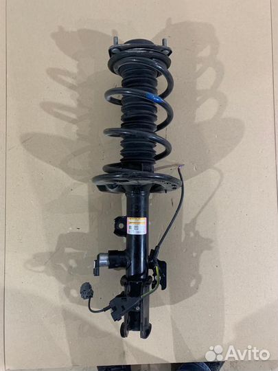Амортизатор передний правый с пружиной Lexus RX4