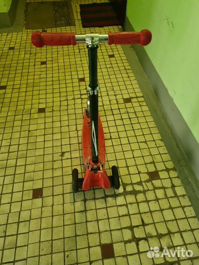 Самокат детский трехколесный ferrari