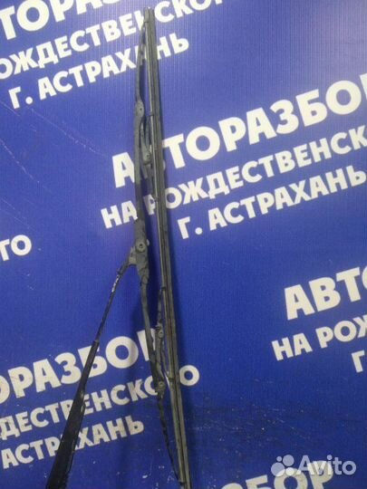 Левый поводок дворника Mitsubishi Pajero 2