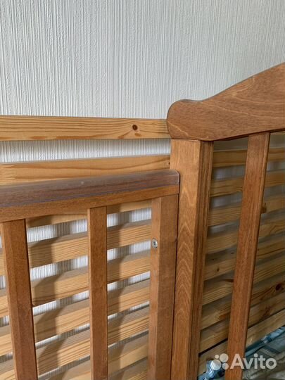 Детская кроватка с маятником