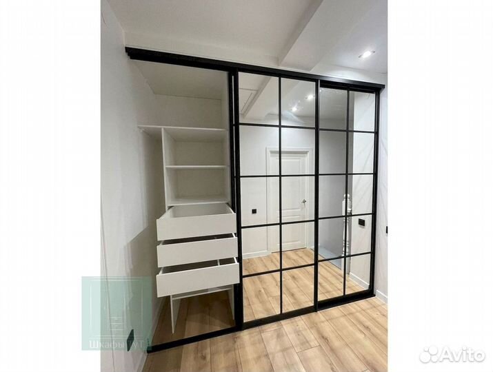 Черный шкаф