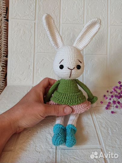 Зайка вязаная мягкая игрушка амигуруми для детей