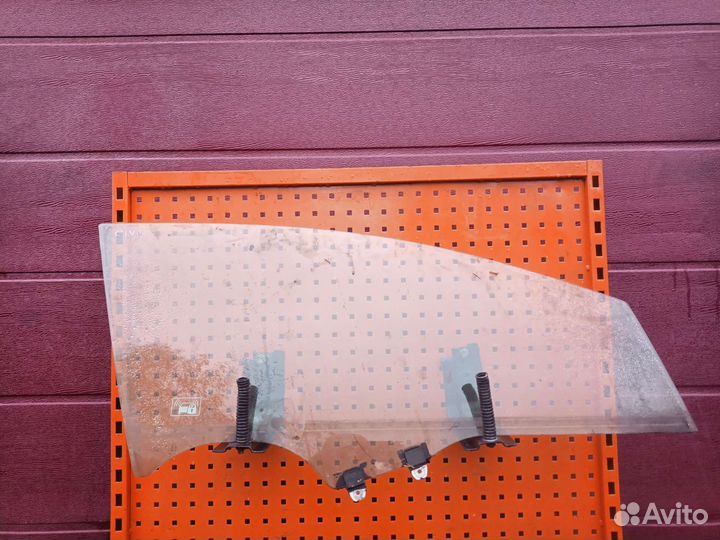 Стекло двери Honda civic 4d