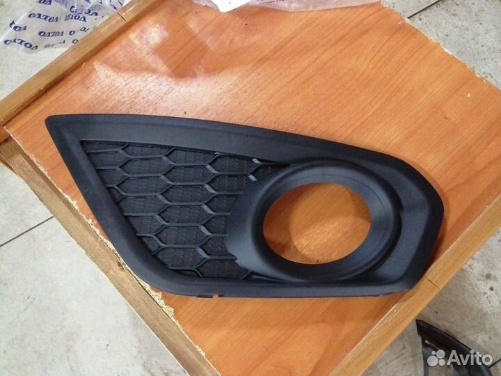 Накладка противотуманка на Volvo C 30 рестайлинг