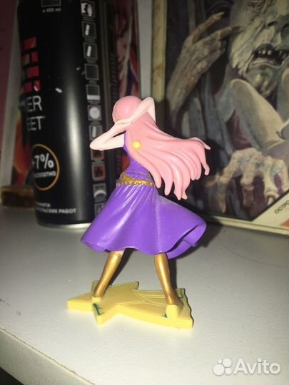 Аниме фигурка девушки