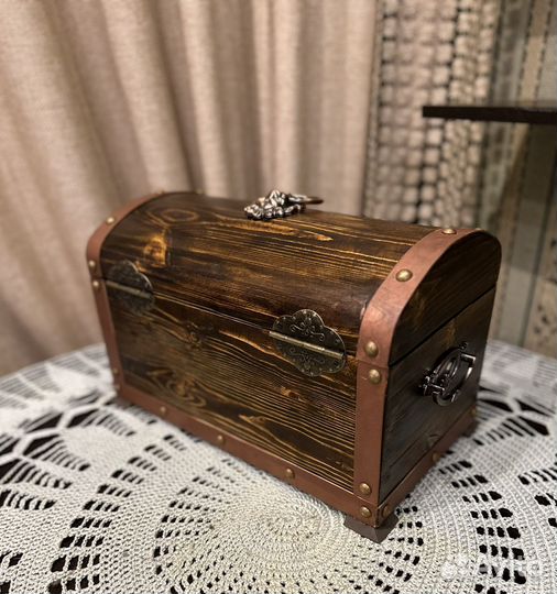 Деревянный сундучок (шкатулка)