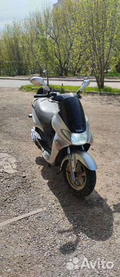 Скутер suzuki