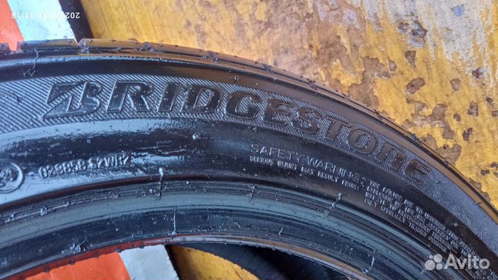 Bridgestone Potenza S001 245/45 R17