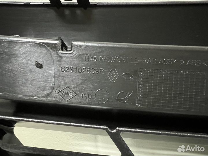 Передняя решетка бампера Рено Колеос 2 рестайлинг