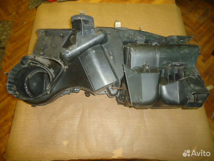 4734072 корпус отопителя Chrysler Voyager 3