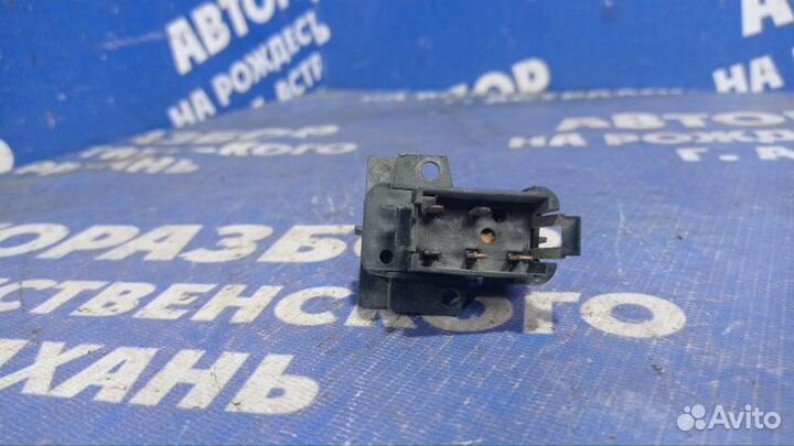 Кнопка стеклоподъемника Jeep Grand Cherokee