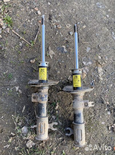 Переднии стойки