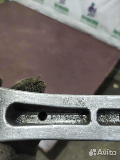 Опора двигателя задняя Skoda Superb 2