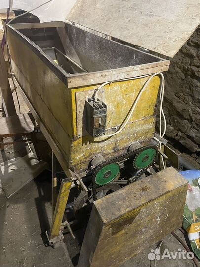 Кормосмеситель горизонтальный 350кг