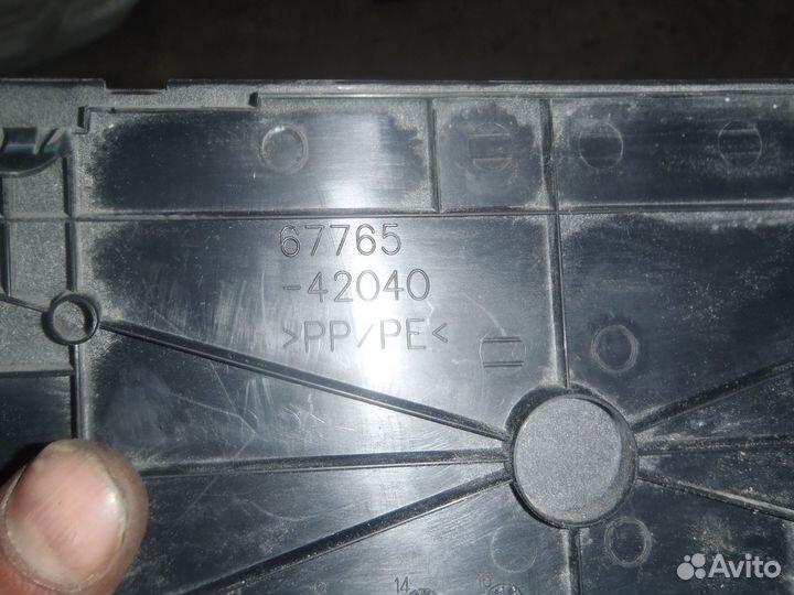 Крышка багажного отделения Toyota RAV4 (XA40)