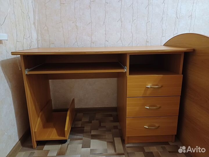 Компьютерный/письменный стол