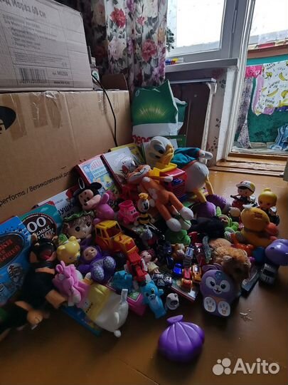 Детские книги и игрушки пакетом