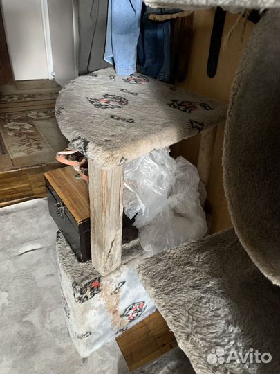 Кошачий домик с когтеточкой