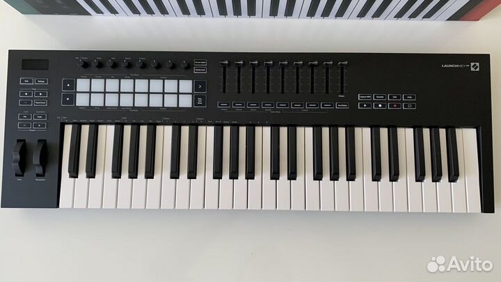 Novation Launchkey 49 MK3 midi-клавиатура
