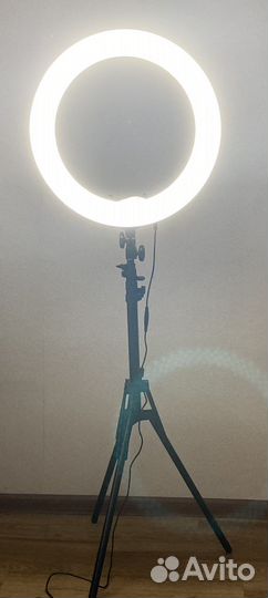 Кольцевая лампа со штативом