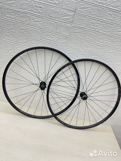 Новый комплект колес shimano rs171