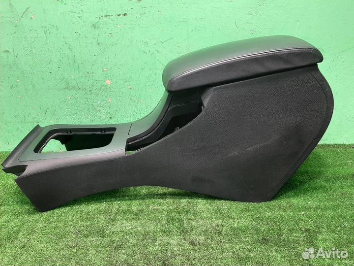 Консоль центральная с подлокотником Peugeot 407