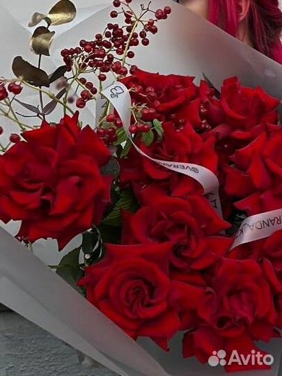 Розы ажурные красные букет