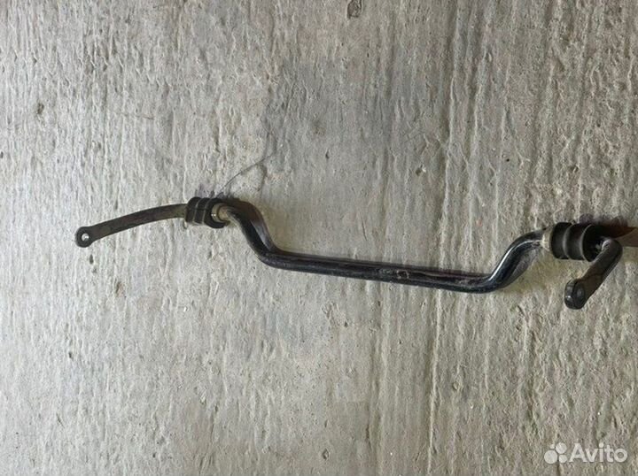 Стабилизатор задний Nissan Pathfinder