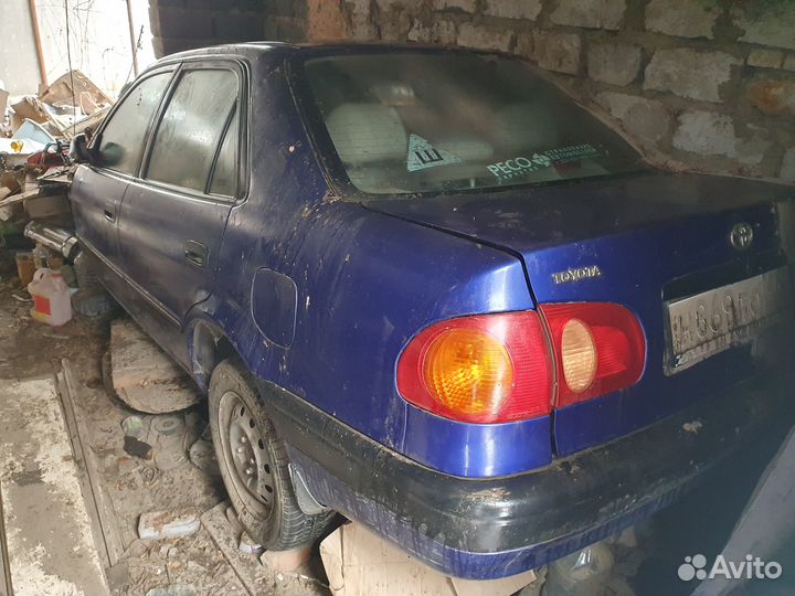 Toyota Corolla, 1998