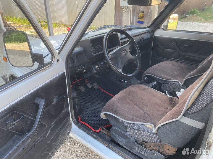 LADA 4x4 (Нива) 1.7 МТ, 2003, 121 000 км