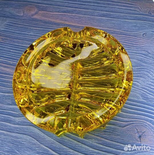 Пепельница желтая, стекло, с маленьким браком